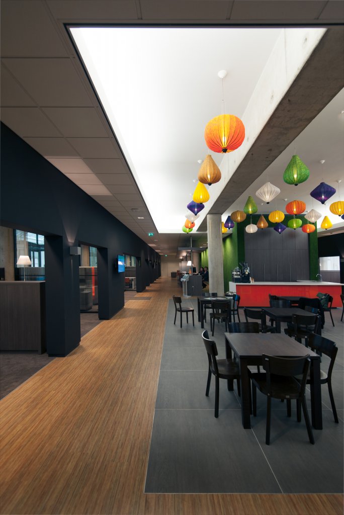 Wildenberg Interieurarchitectuur vertaald nieuw concept van de Kamer van Koophandel in Almere