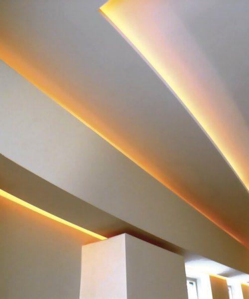 binnenhuisarchitect Stan van den Wildenberg ontwerpt villa in Amersfoort woonkamer met indirecte verlichting in plafond detail binnenhuisarchitect Stan van den Wildenberg ontwerpt villa in Amersfoort woonkamer met indirecte verlichting in plafond detail