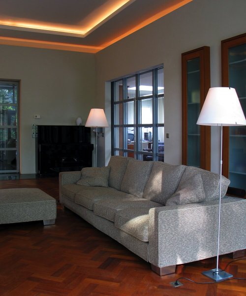 binnenhuisarchitect Stan van den Wildenberg ontwerpt villa in Amersfoort woonkamer met Luceplan Costanza Compleet Kap Wit Aluminium + Touchdimmer Vloerlamp binnenhuisarchitect Stan van den Wildenberg ontwerpt villa in Amersfoort woonkamer met Luceplan Costanza Compleet Kap Wit Aluminium + Touchdimmer Vloerlamp