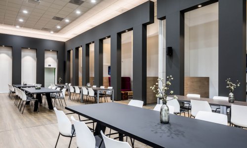 interieur architect Stan van den Wildenberg ontwerpt bedrijsrestaurant voor Dimension Data Nederland in Amersfoort met 5 meter hoge schuifdkeur open interieur architect Stan van den Wildenberg ontwerpt bedrijsrestaurant voor Dimension Data Nederland in Amersfoort met 5 meter hoge schuifdkeur open