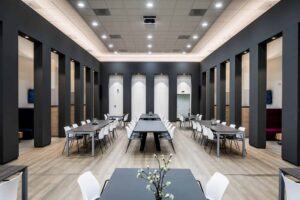 interieur architect Stan van den Wildenberg ontwerpt garderobe kantoor Dimension Data Nederland in Amersfoort