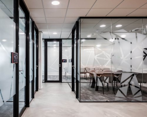 interieurarchitect Stan van den Wildenberg ontwerpt vergaderruimte Ecpplex met toplaag Femix geleverd door Meinema in kantoor Dimension Data Nederland in Amersfoort. interieurarchitect Stan van den Wildenberg ontwerpt vergaderruimte Ecpplex met toplaag Femix geleverd door Meinema in kantoor Dimension Data Nederland in Amersfoort.