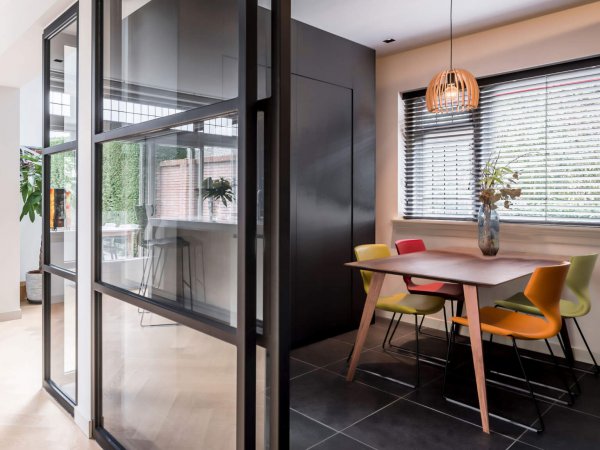 binnenhuisarchitect Wildenberg ontwerp kast op maat parket stalen deur eetkamer binnenhuisarchitect Wildenberg ontwerp kast op maat parket stalen deur eetkamer