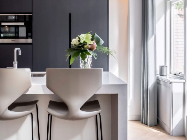 binnenhuisarchitect Wildenberg ontwerp keuken kookeiland bar inbouwapparatuur barkrukken binnenhuisarchitect Wildenberg ontwerp keuken kookeiland bar inbouwapparatuur barkrukken