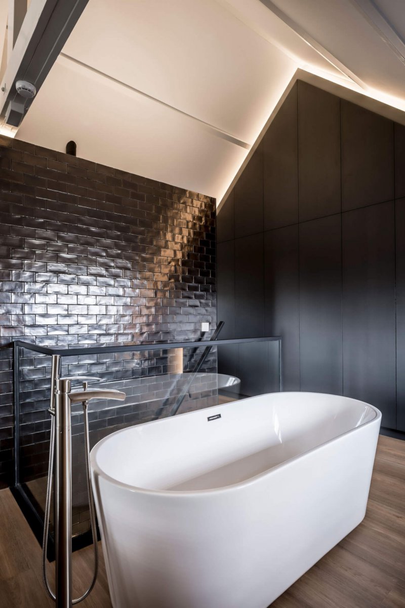 binnenhuisarchitect Wildenberg ontwerp slaapkamer zolder met bad tegels van Piet Boon binnenhuisarchitect Wildenberg ontwerp slaapkamer zolder met bad tegels van Piet Boon