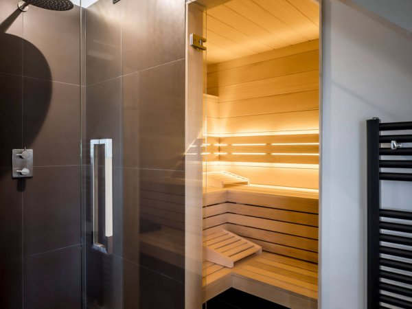 binnenhuisarchitect Wildenberg ontwerp zolder met slaapkamer sauna en wellness ruimte binnenhuisarchitect Wildenberg ontwerp zolder met slaapkamer sauna en wellness ruimte