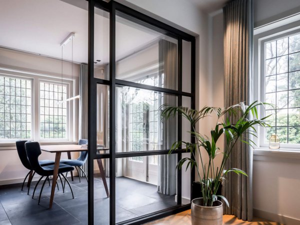 binnenhuisarchitect Wildenberg ontwerpt studeerkamer met stalen schuifdeuren binnenhuisarchitect Wildenberg ontwerpt studeerkamer met stalen schuifdeuren