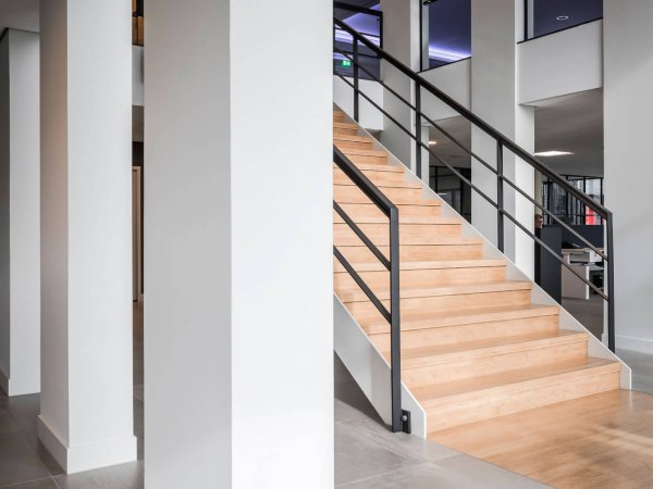 binnenhuisarchitect ontwerp trap vide hanglamp Maretti Dream systeemwand Planeffect interieurdesign Wildenberg binnenhuisarchitect ontwerp trap vide hanglamp Maretti Dream systeemwand Planeffect interieurdesign Wildenberg