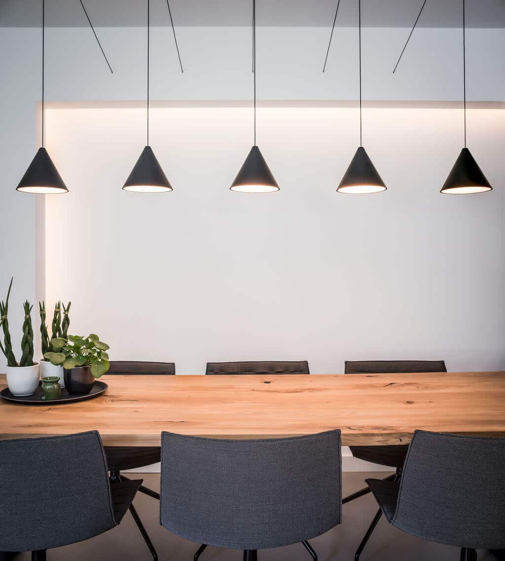 interieurarchitect Stan Wildenberg ontwerp interieur keuken eettafel hanglampen planten decoratie interieurarchitect Stan Wildenberg ontwerp interieur keuken eettafel hanglampen planten decoratie