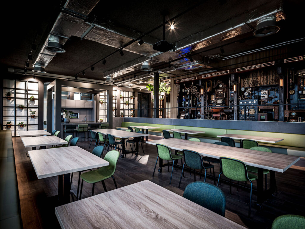 Interieurarchitect Stan Wildenberg kantoor Lomans totaalinstallateurs Capelle bedrijfsrestaurant RobertBoon PlanetOffice Heembouw Hoogendoorn Planeffect Moduleo Fagerhult Viskerinterieurbouw Kerastone Tarkett