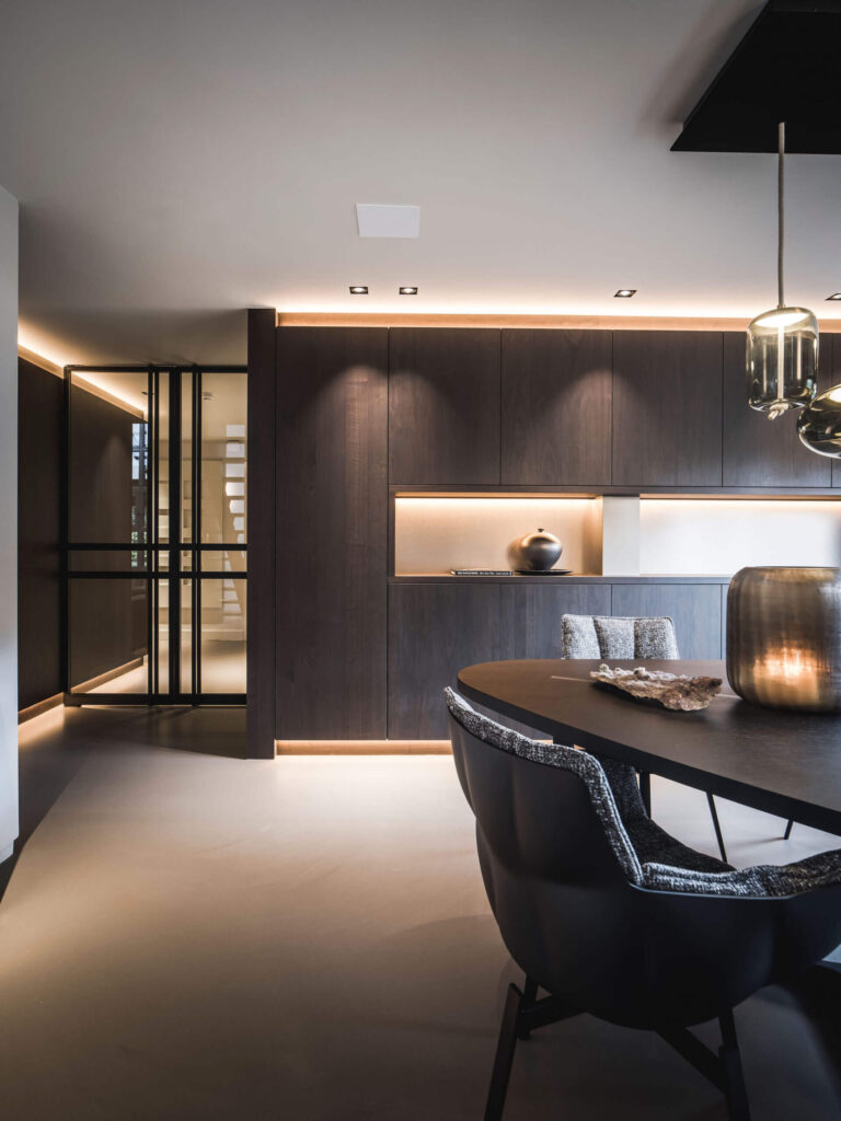 interieurarchitect-interiorarchitect-Wildenberg-binnenhuisarchitect-interiordesign-ontwerp-luxurybathrooom-luxuryhomes-Peter-Baas-Paul-Jongerius-Fijri-Lightboxx-gietvloer-scaled