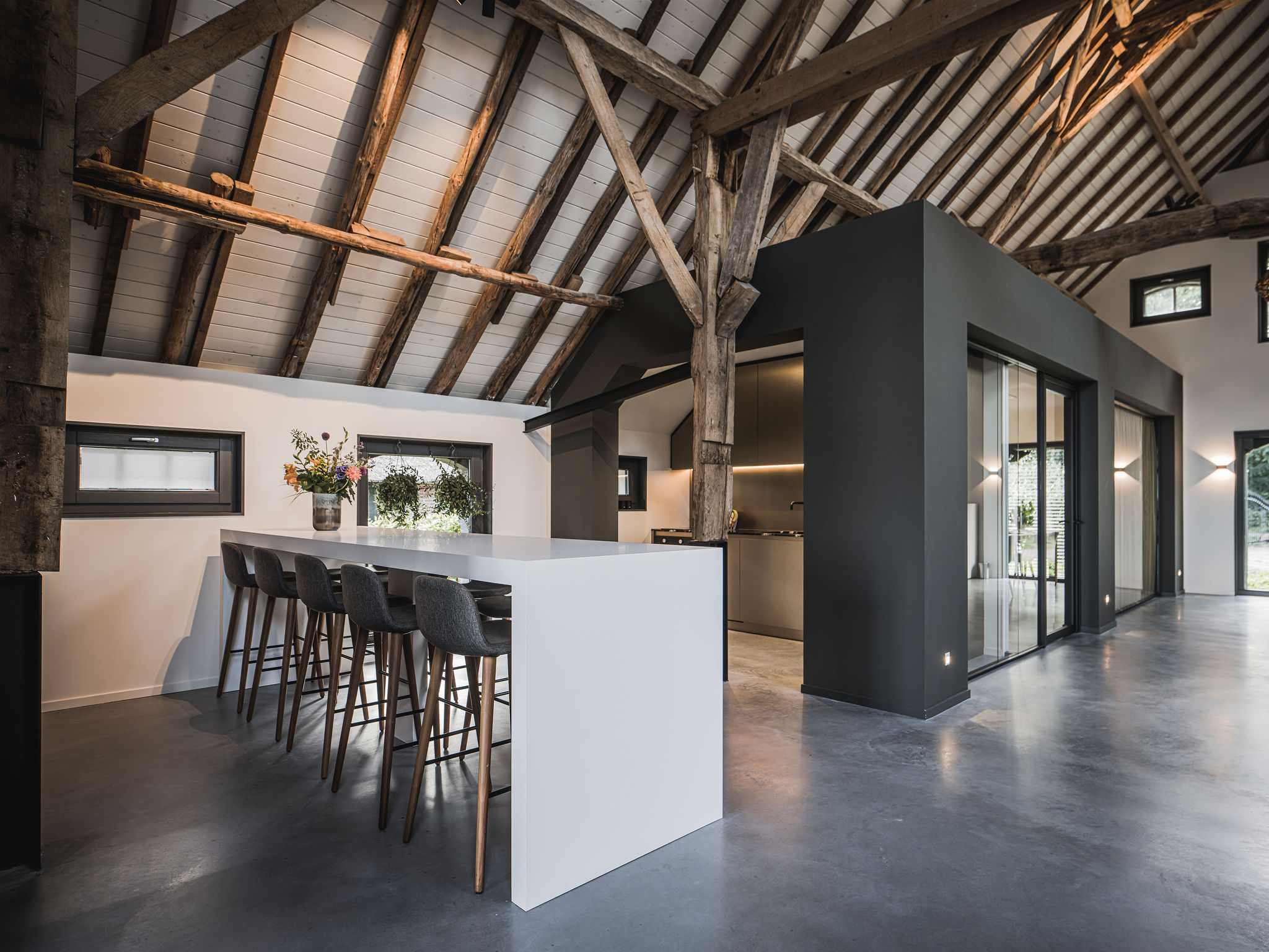 interieurarchitect interiorarchitect Wildenberg ontwerp exclusief kantoor interieur binnenhuisarchitect exclusive interior kantoorinspiratie luxuryoffice grijs blok