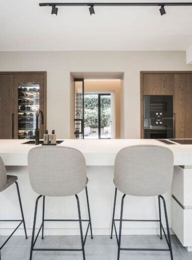 Interieurarchitect Stan Wildenberg Peter Baas sereen wonen kruk bar schuifdeur
