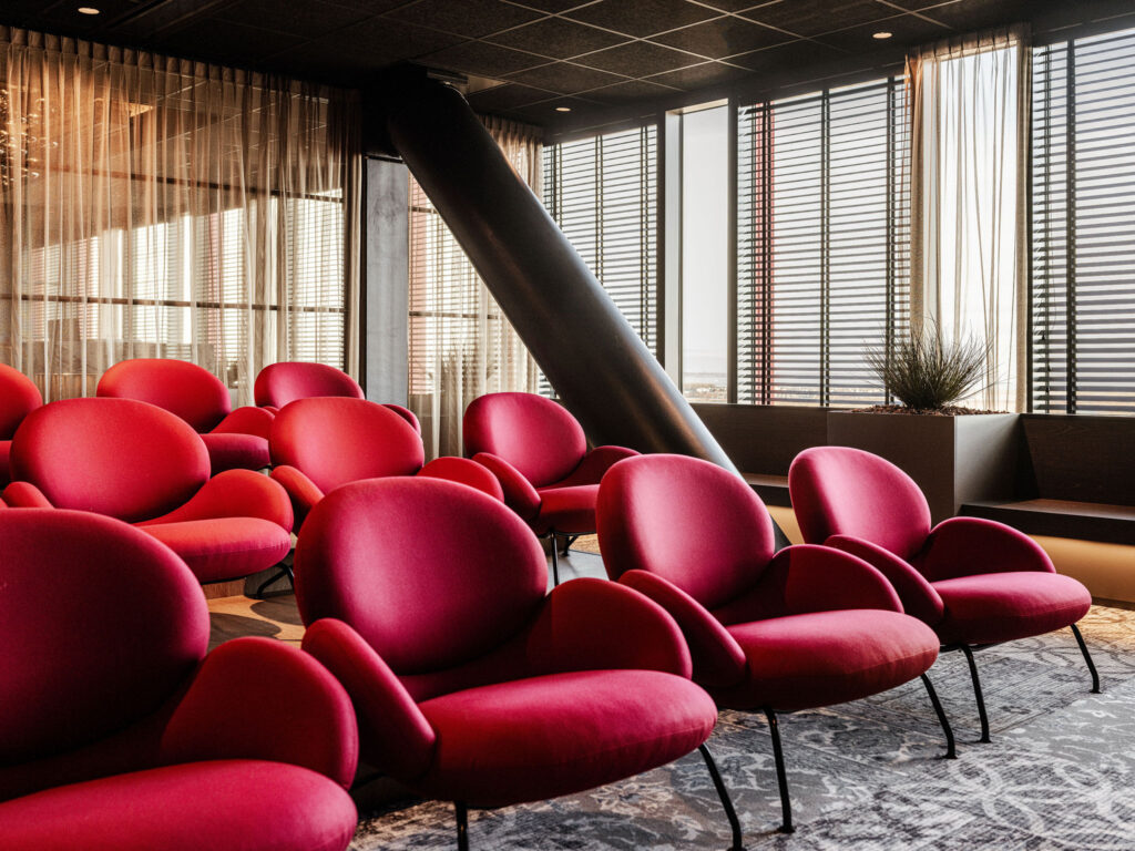 interieurarchitect Wildenberg interieurarchitectuur Benkey WTC Almere 21e verdieping We Complete Liviza bioscoop