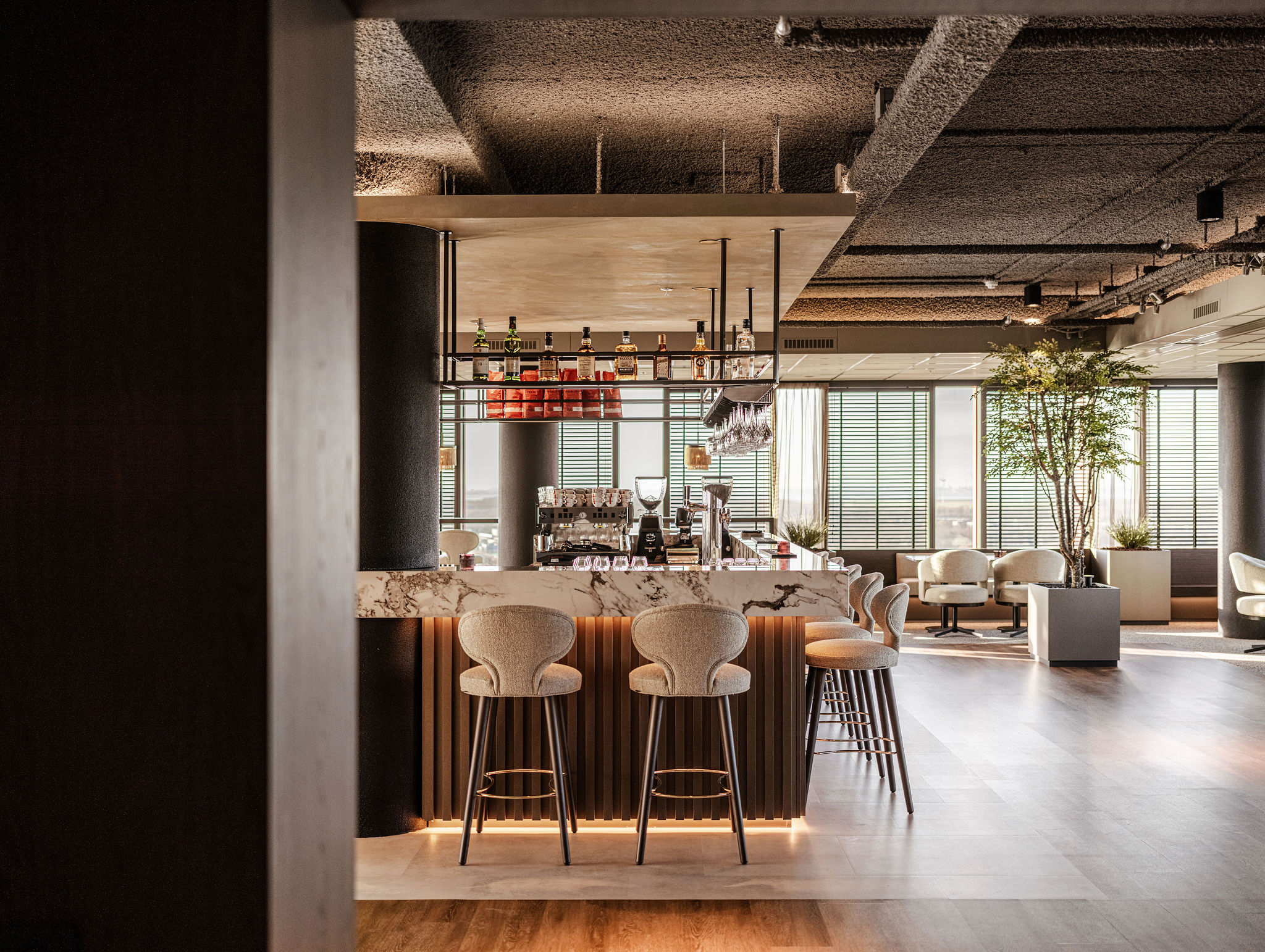 interieurarchitect Wildenberg Stan interieurarchitectuur Benkey Finance Boutique WTC Almere 21e verdieping sky bar